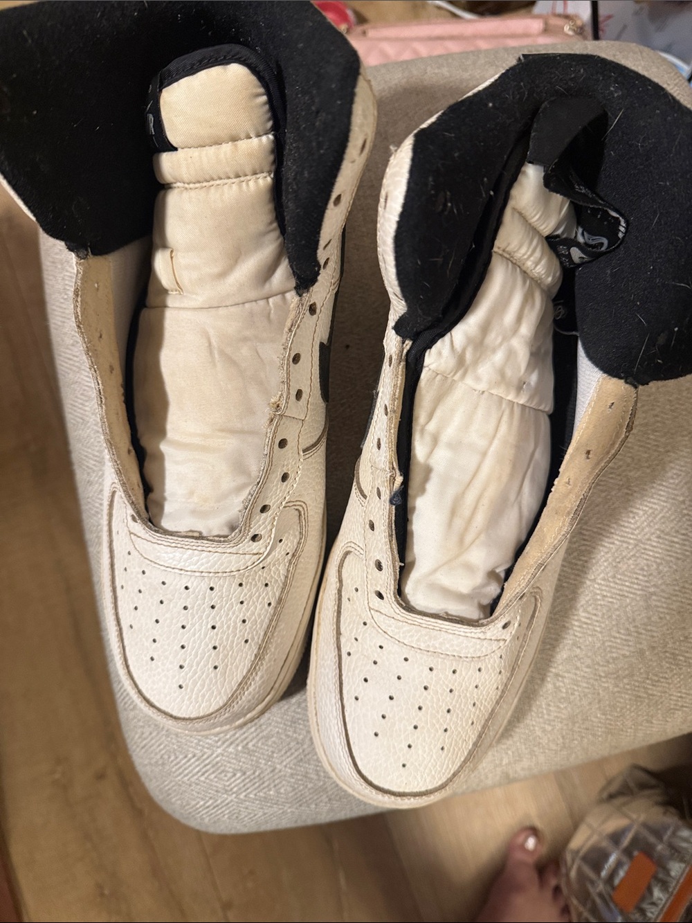 Nike Men’s Beige and Black Low-Top Sneakers